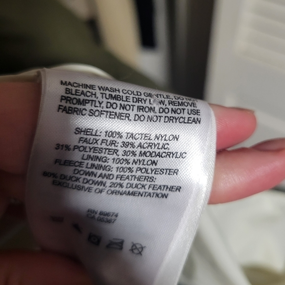 Mountain Hardware Puffer - Picture 4 of 5